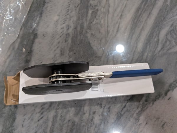 🚗 360° Rotating Ratchet Brake Caliper Tool