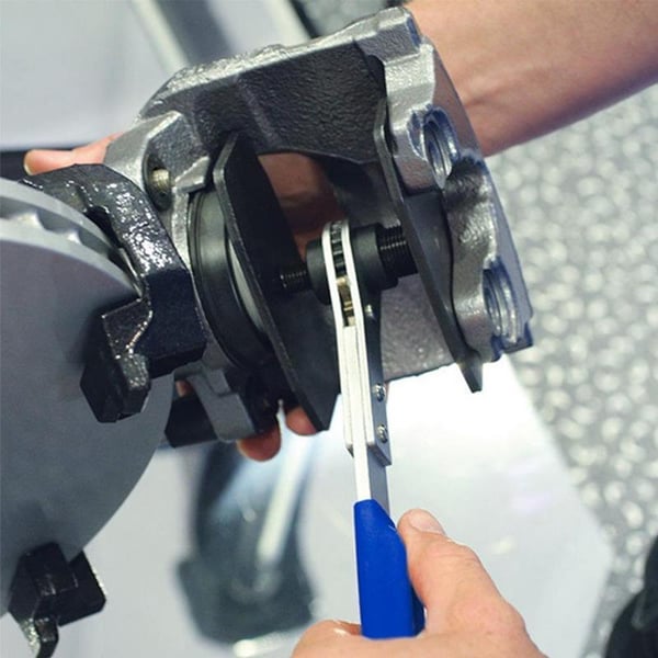 🚗 360° Rotating Ratchet Brake Caliper Tool